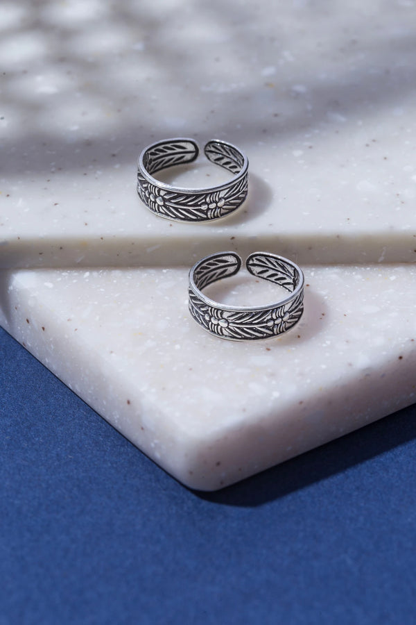 Leafy Elegance Silver Toe Ring