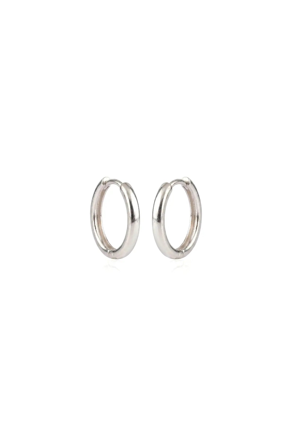 Eterna Minimal Silver Hoops