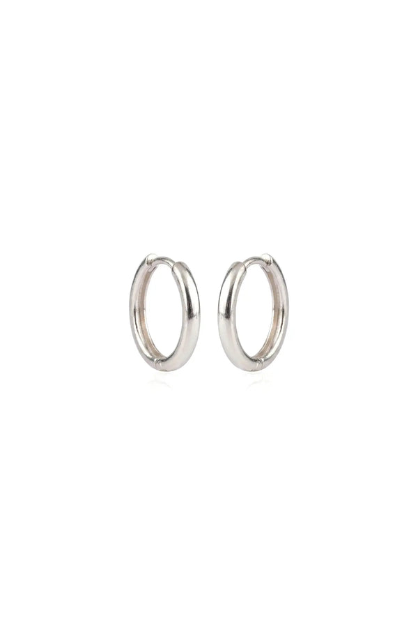 Eterna Minimal Silver Hoops